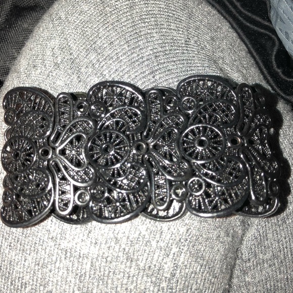 Black fashionable bracelet - Picture 1 of 2
